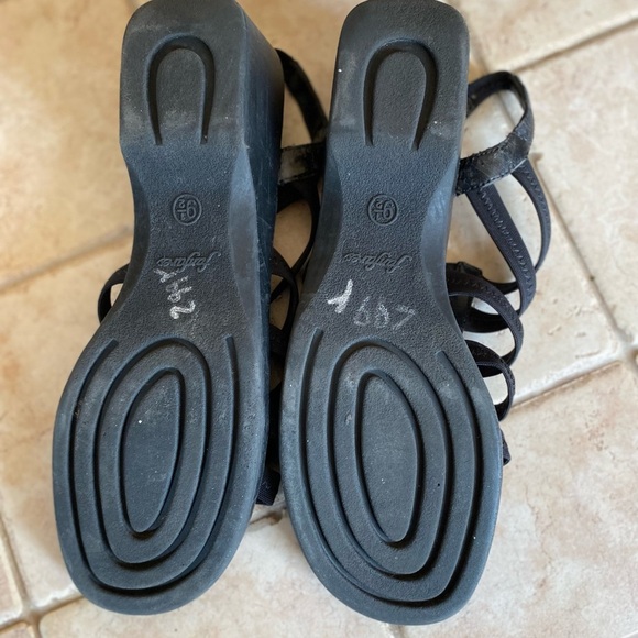 Chic Black Strappy Sandals - Picture 3 of 3